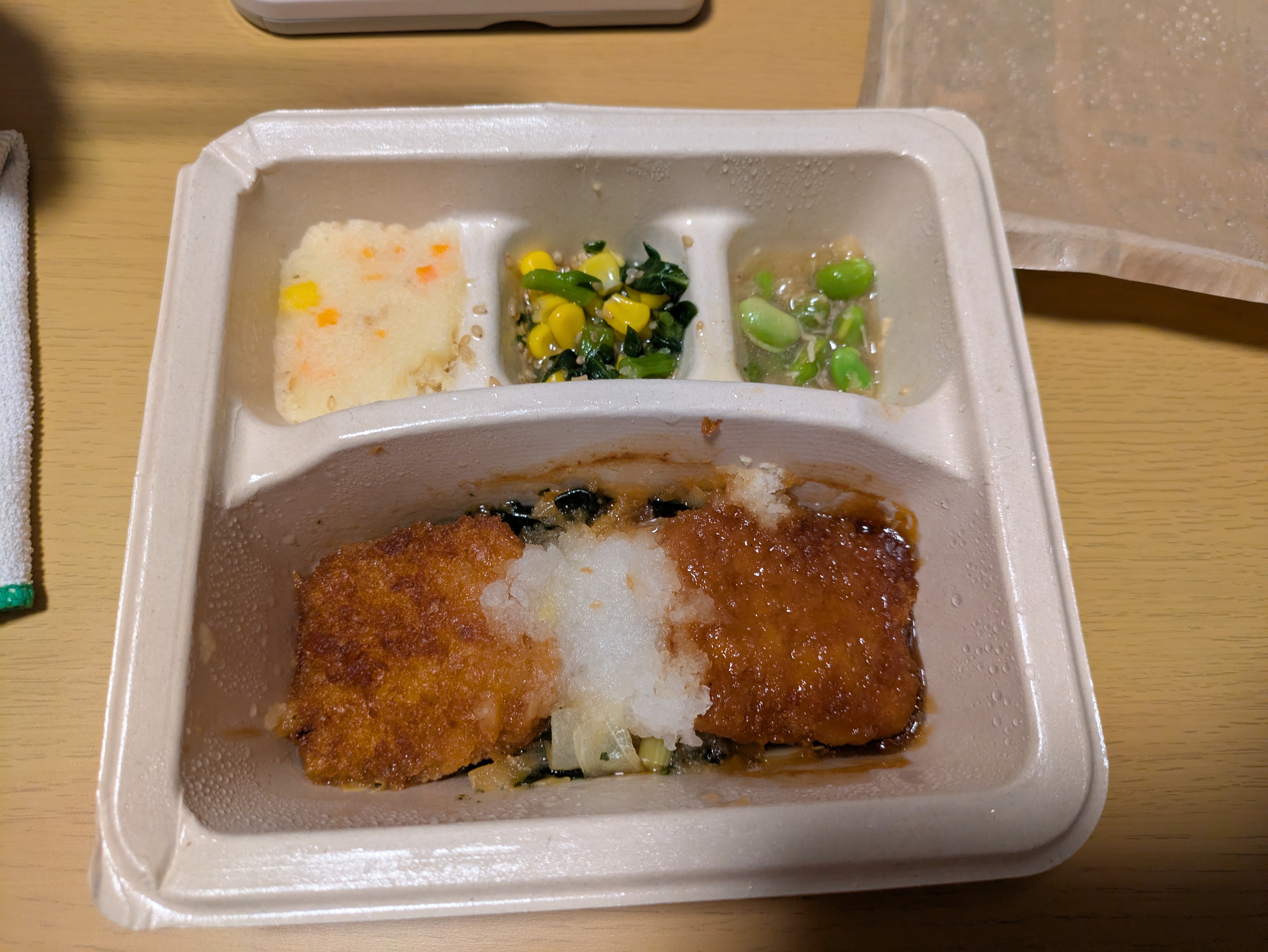 noshのトレイ一例（から揚げと大根おろし系）